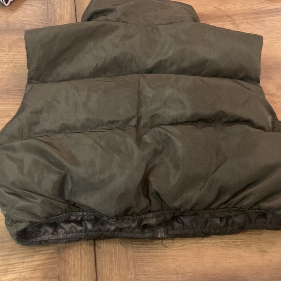Puffy vest in amazing army green - Picture 2 of 3